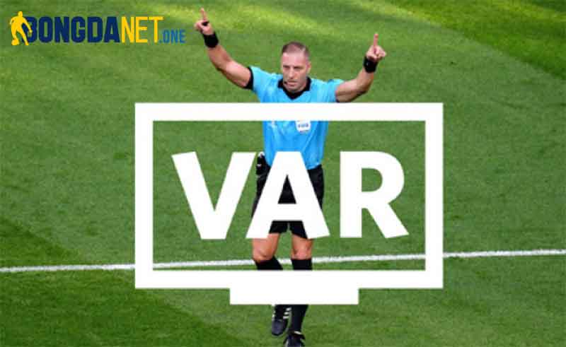 Ứng dụng công nghệ VAR trong bóng đá